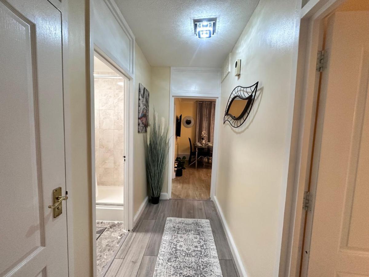 Apartamento Posh 2-bedroom, Living Room, Kitchen & 1.5 Bathroom