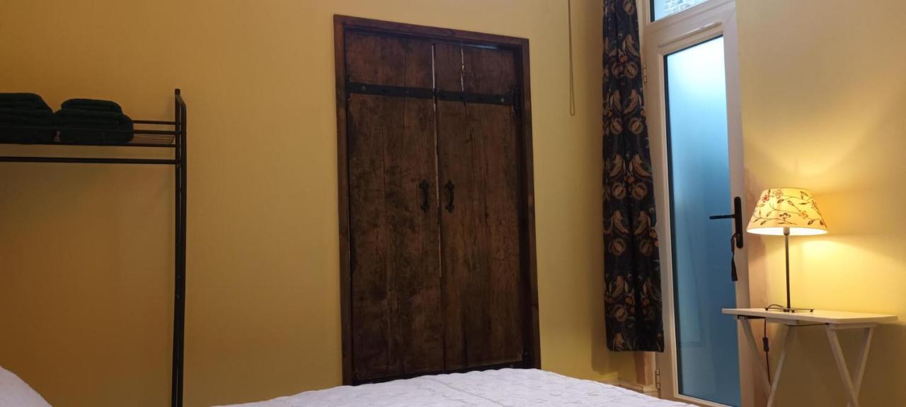 Guest house With Luxury Private Bathroom & Independent Entrance Near Tube *