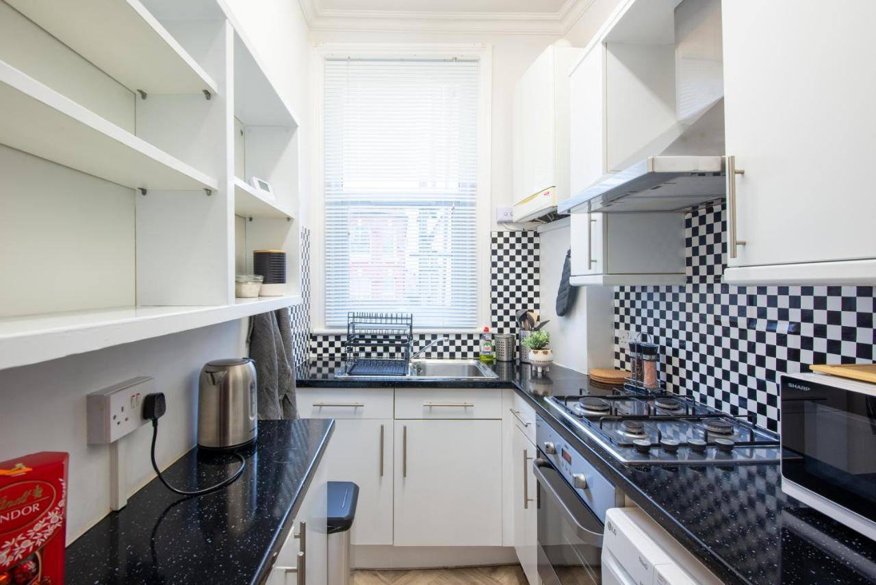 Modern Spacious 75 * London