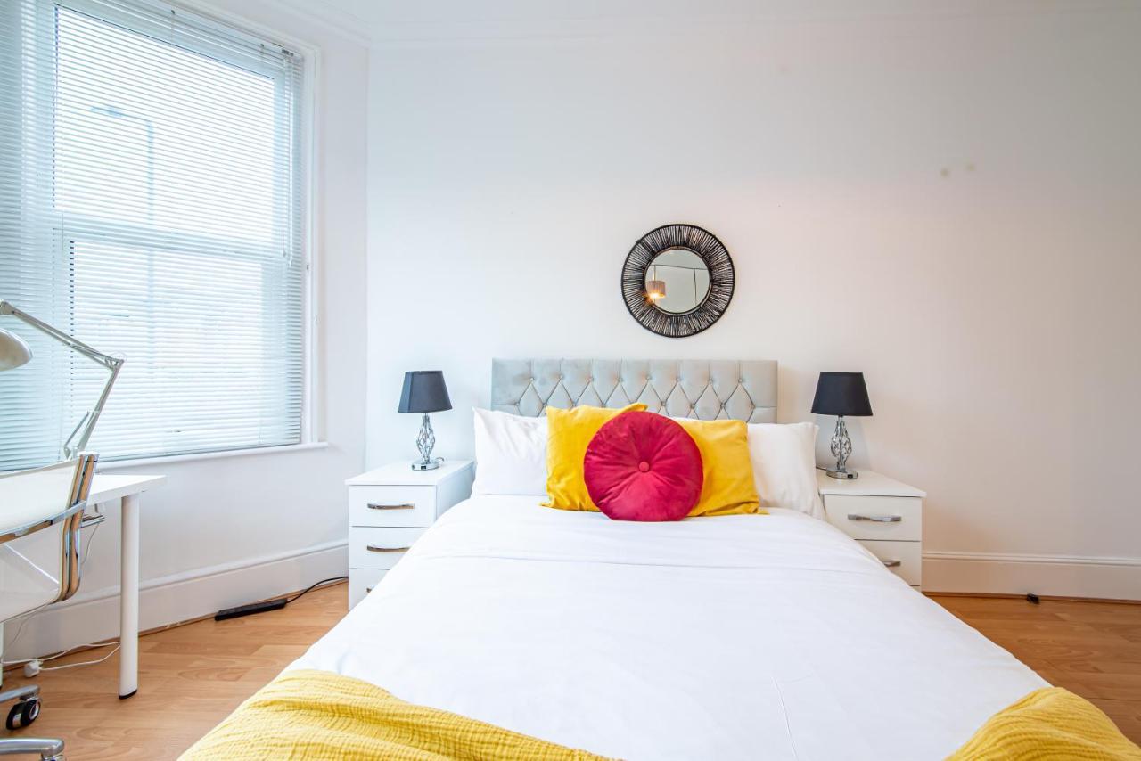 Modern Spacious 75 * London