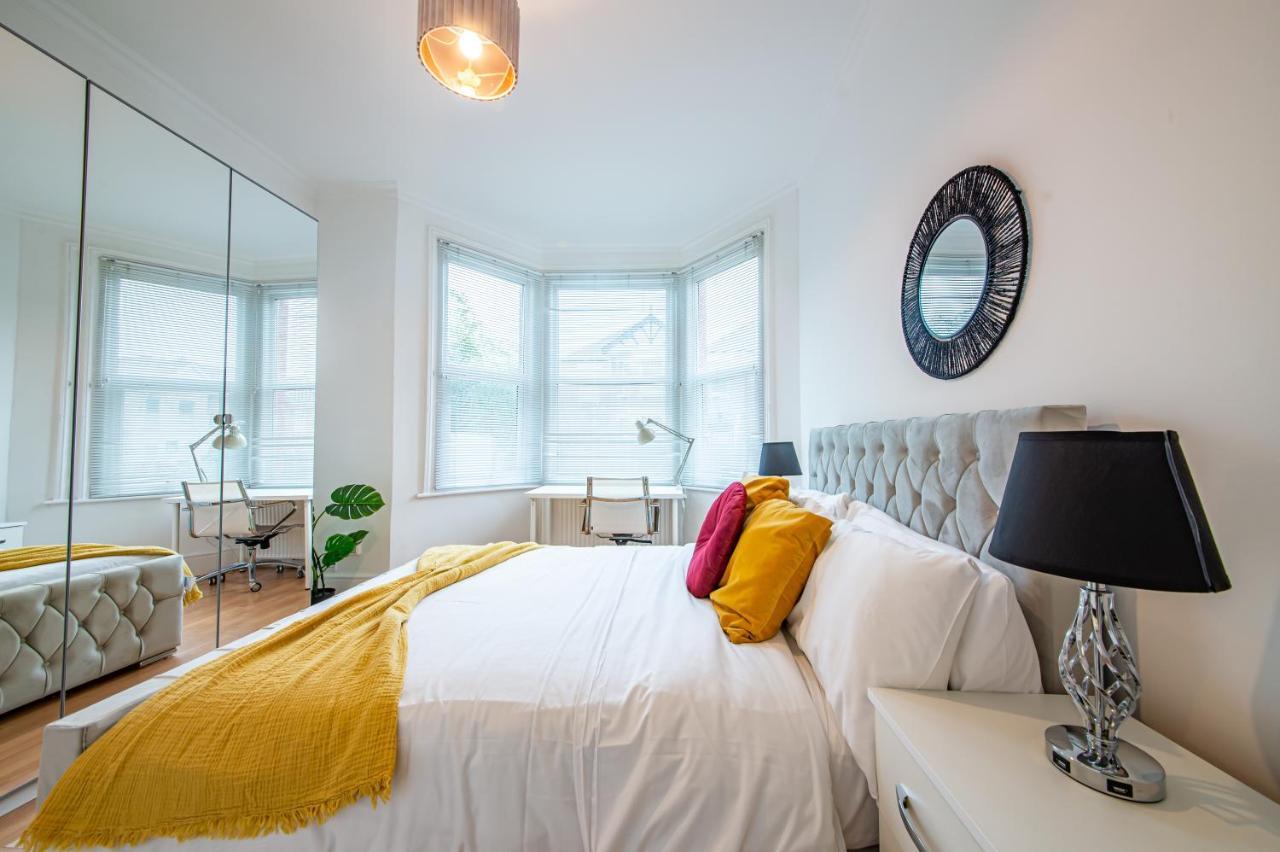 Modern Spacious 75 Apartment