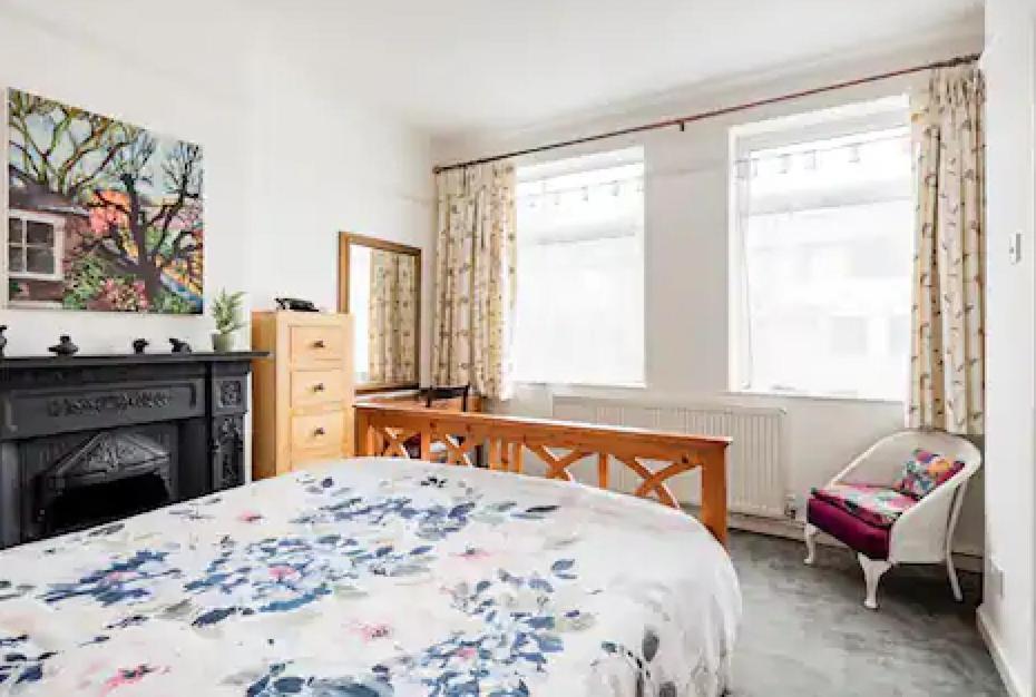 Lovely Three Bedroomed House, Parking 2 Cars * London