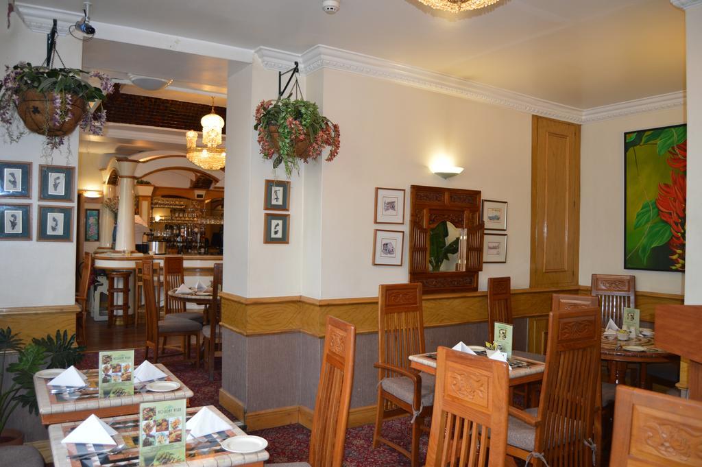 Holiday Villa Hotel 3*
