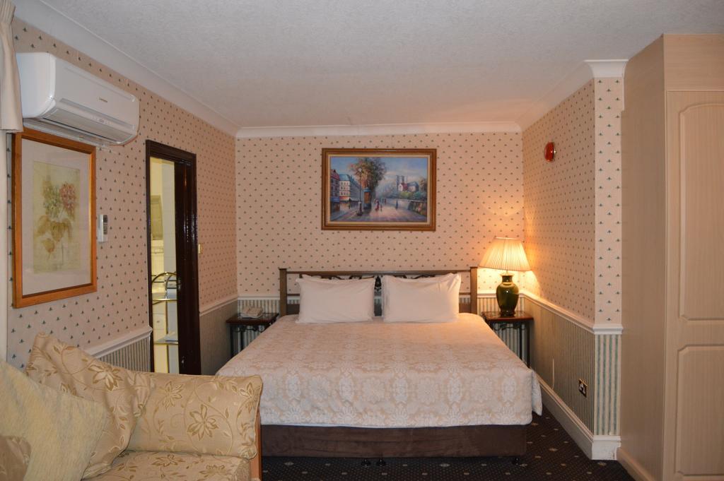 Holiday Villa Hotel