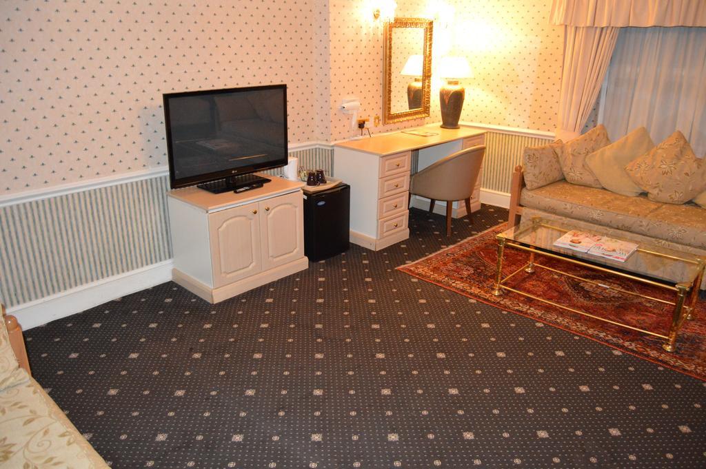 Hotel Holiday Villa Hotel 3*