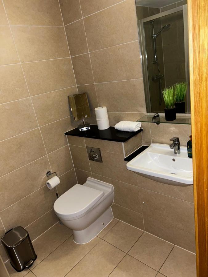 Spacious 3-bed 3-bath Luxury With Balcony Hyde Park London