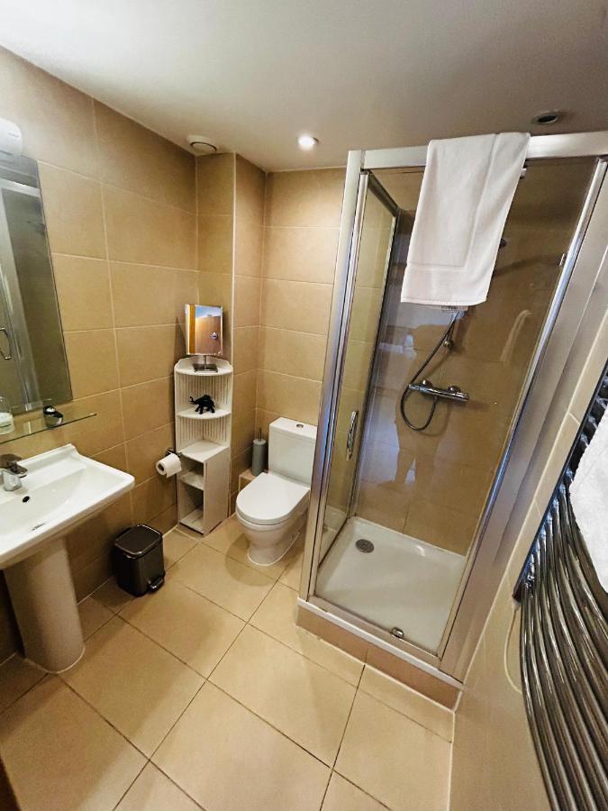 Spacious 3-bed 3-bath Luxury With Balcony Hyde Park