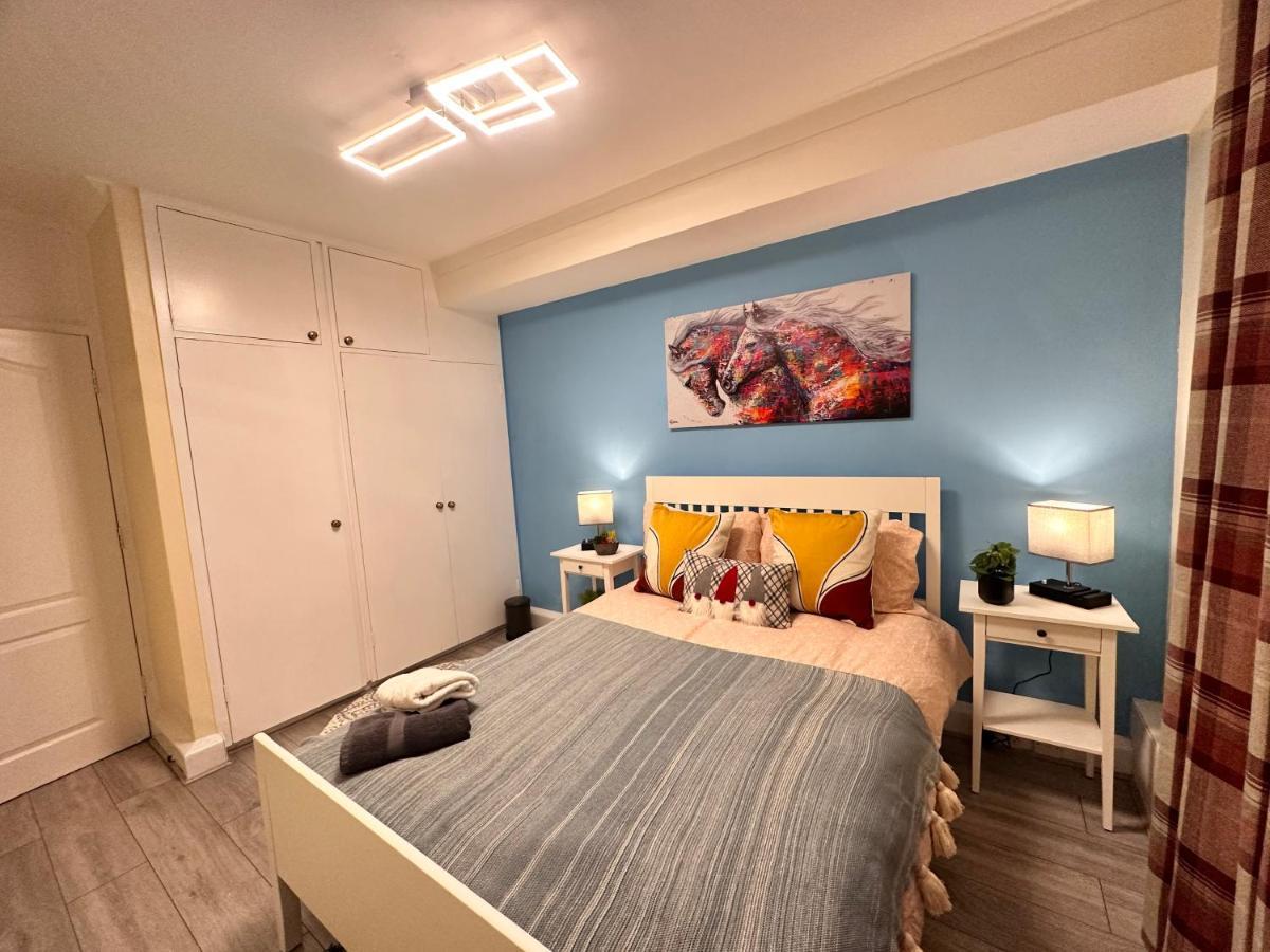 Posh 2-bedroom, Living Room, Kitchen & 1.5 Bathroom Apartamento *