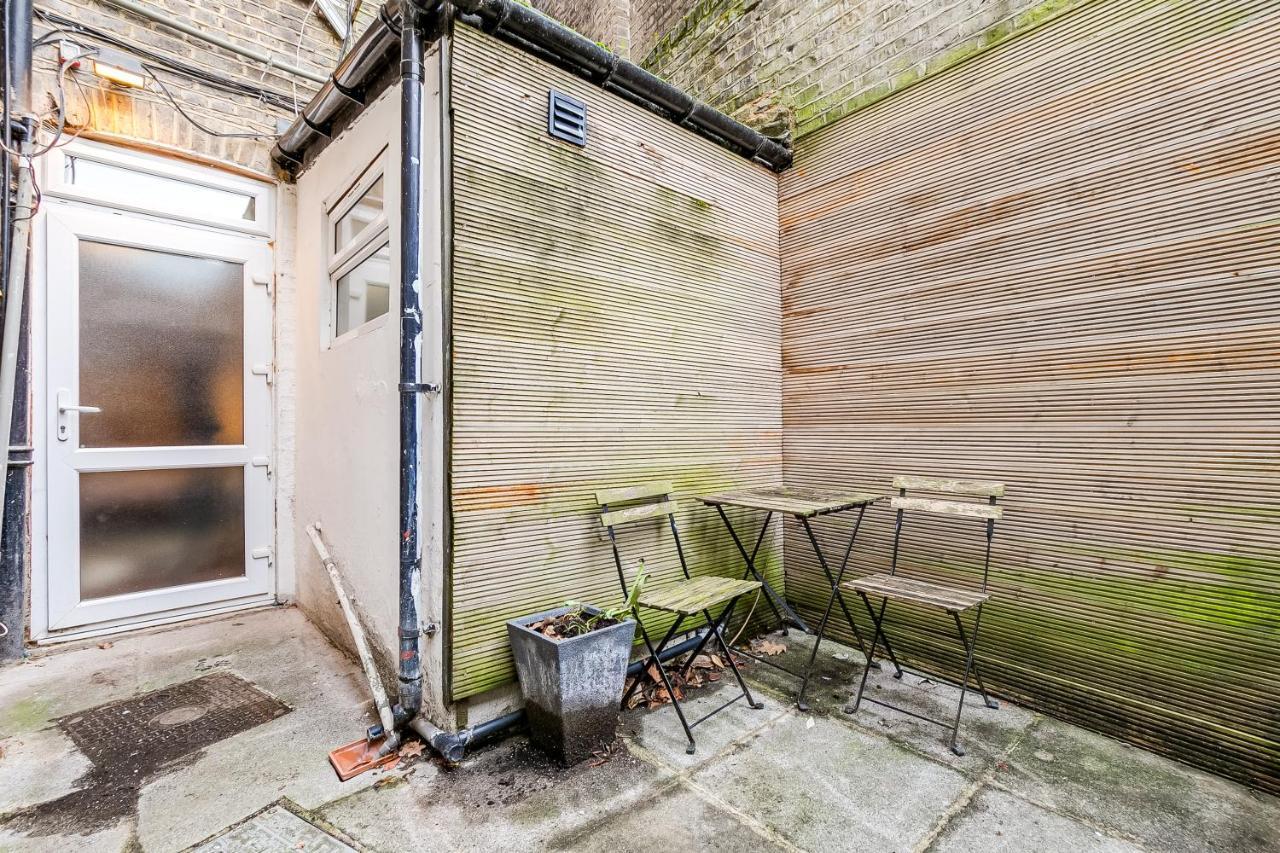Entire Family - 2bd2bth Earl's Court Apartment