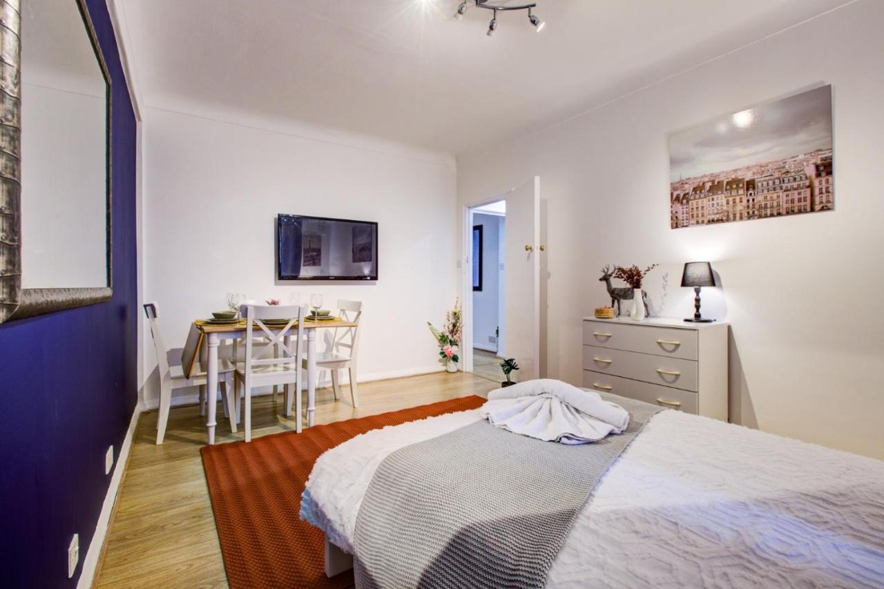 Evelyn Beautiful 2 Bedroom * London