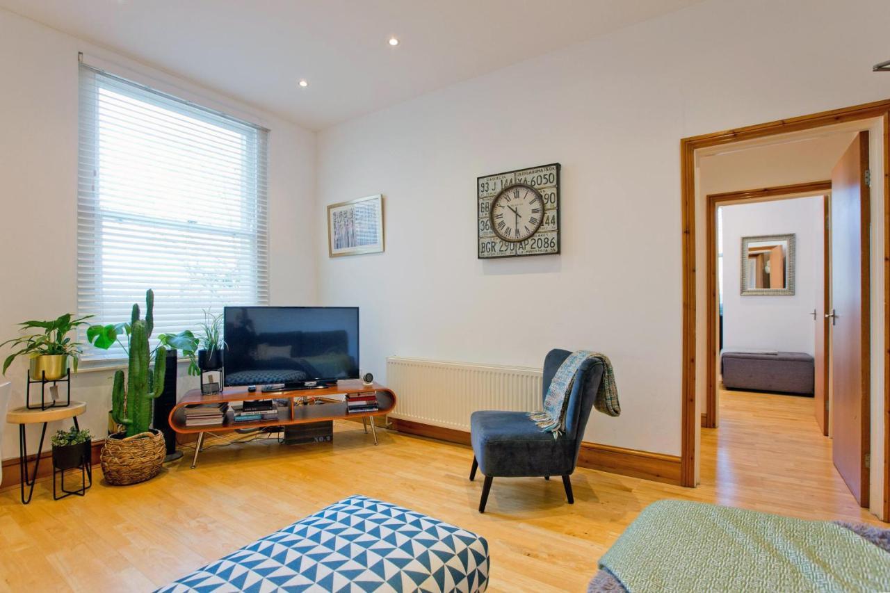 Spacious Highbury Fields 1 Bedroom - Parking By Request Apartment