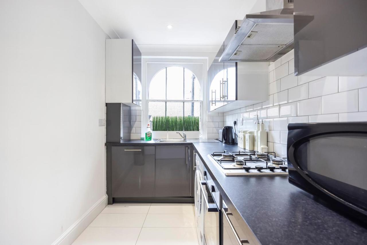 Premium Over Looking Canary Wharf Towers * London