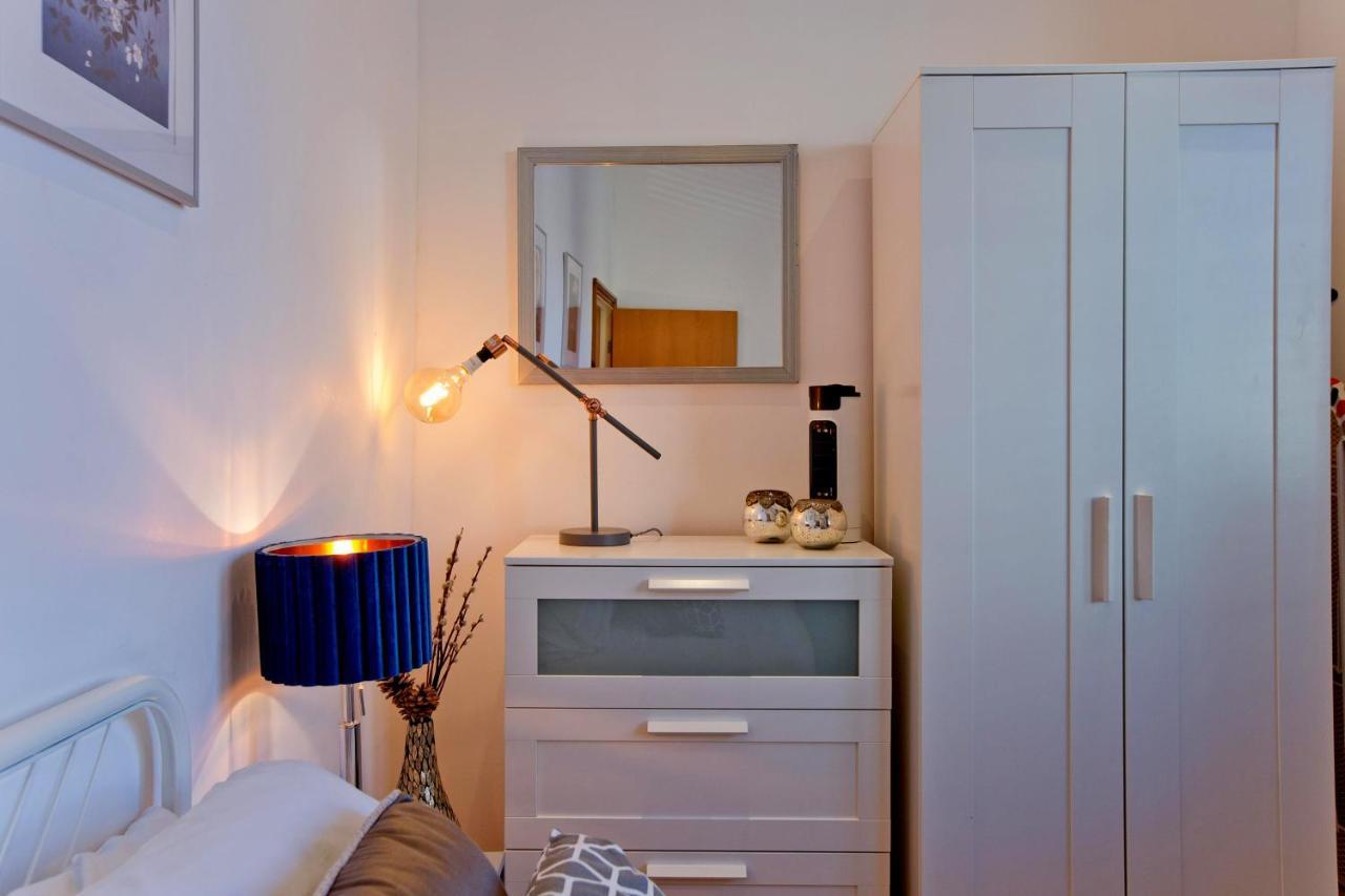 Spacious Highbury Fields 1 Bedroom - Parking By Request Apartment