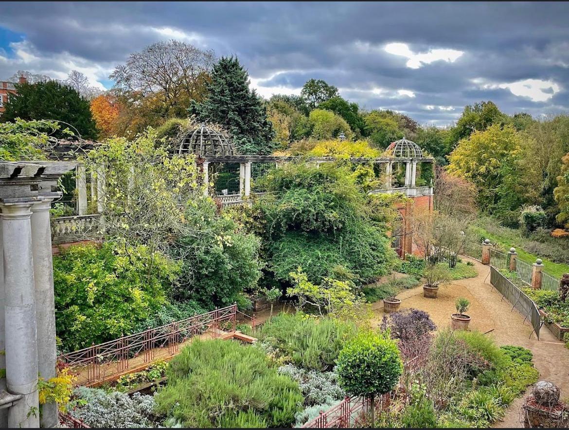 Hampstead Opulence - Luxurious Split Level Apartment