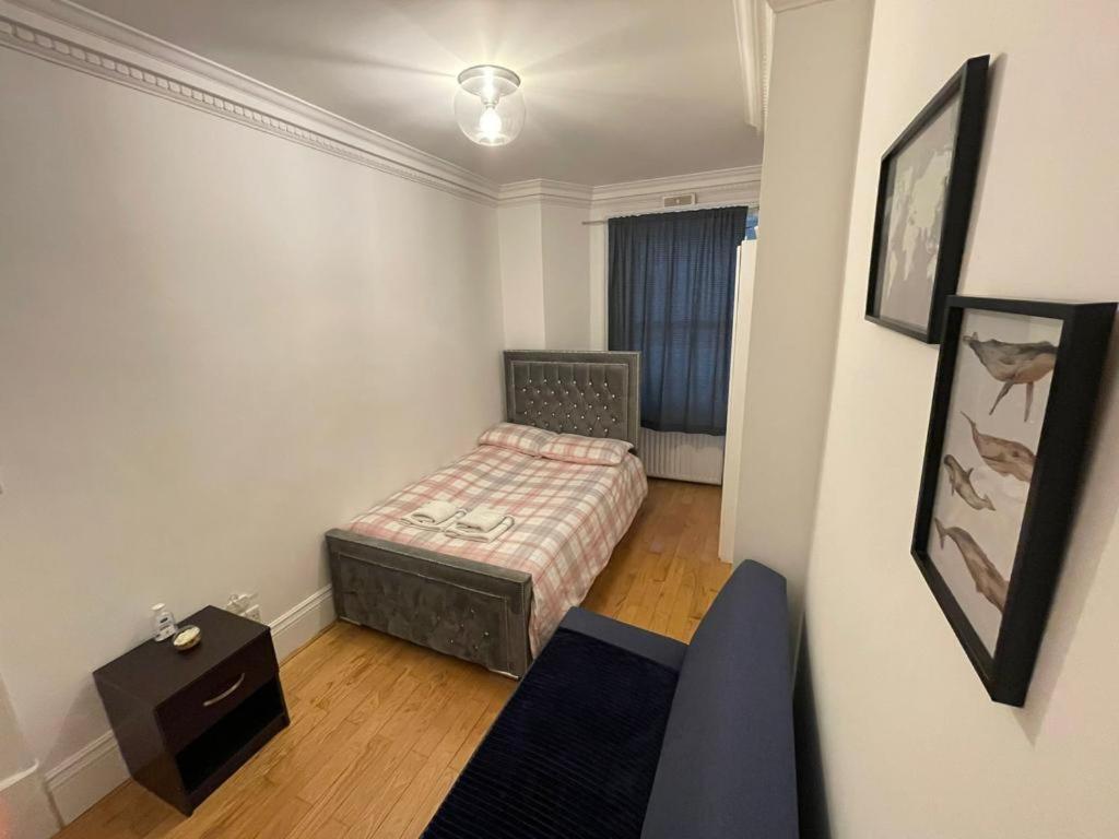 Cozy Double In Marylebone-paddington #room Name Is Amsterdam# Privatunterkunft