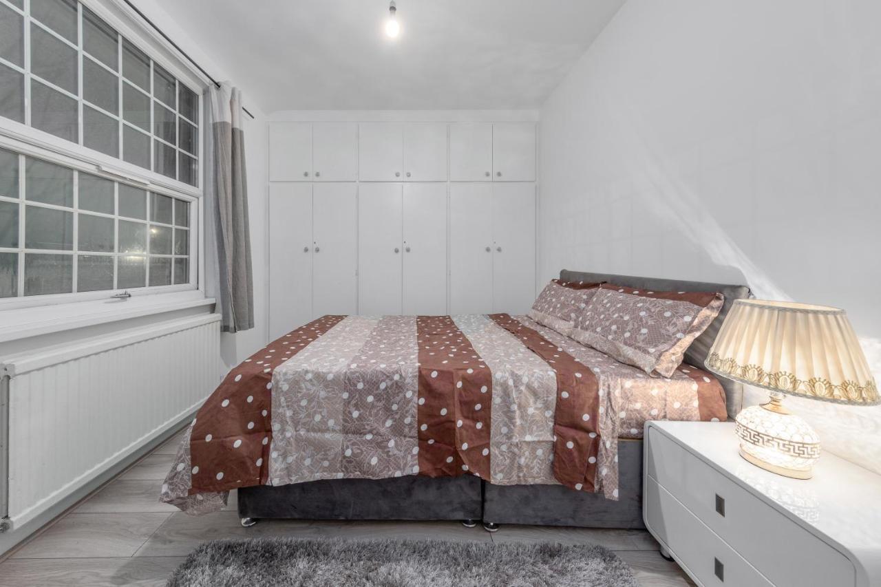 Spacious And Stylish - East Acton Apartment London