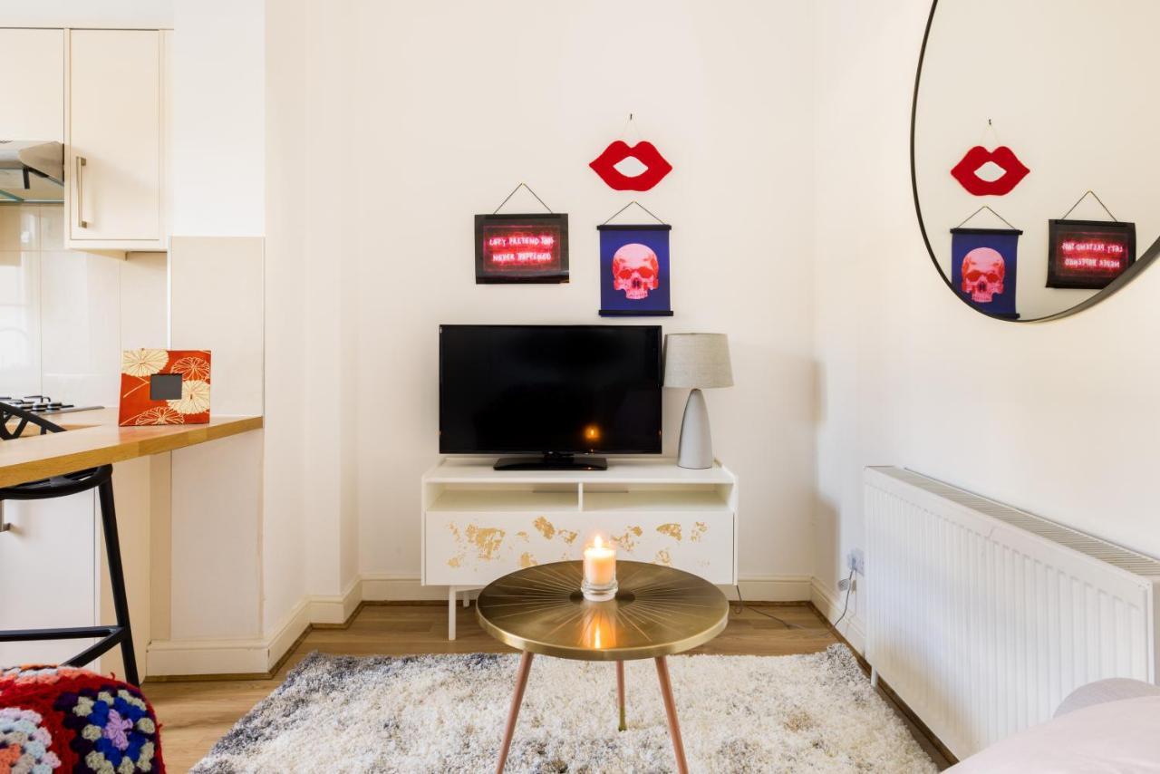 Mornington Crescent Apartment *