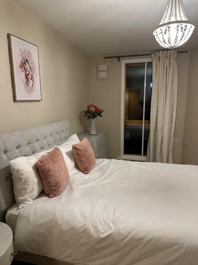 Spacious,1 Bed, Large Balcony, Parsons St London