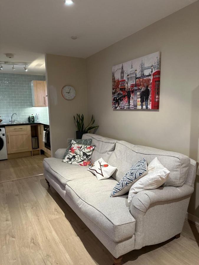 Apartment Spacious,1 Bed, Large Balcony, Parsons St