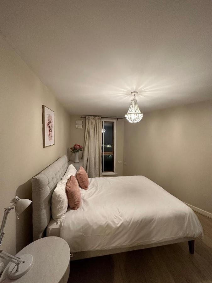 Spacious,1 Bed, Large Balcony, Parsons St Apartment *