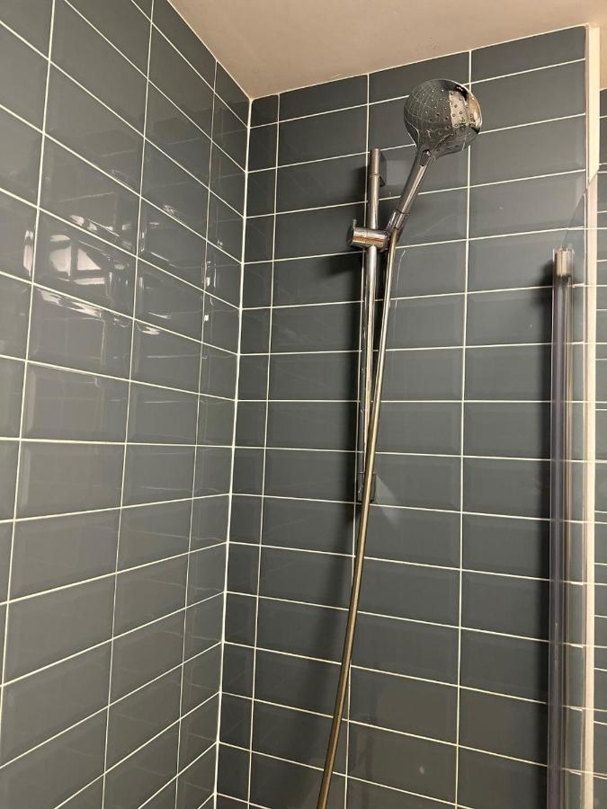 Spacious,1 Bed, Large Balcony, Parsons St Apartment London