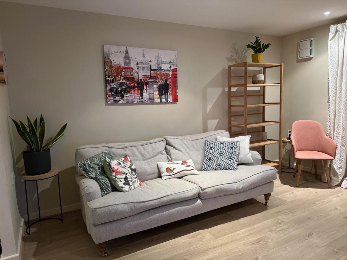 Spacious,1 Bed, Large Balcony, Parsons St * London