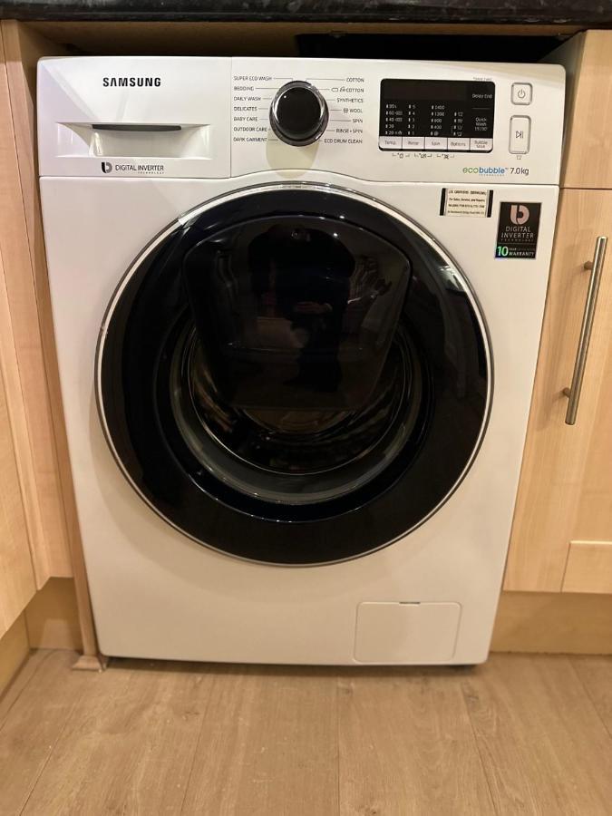 Spacious,1 Bed, Large Balcony, Parsons St * London