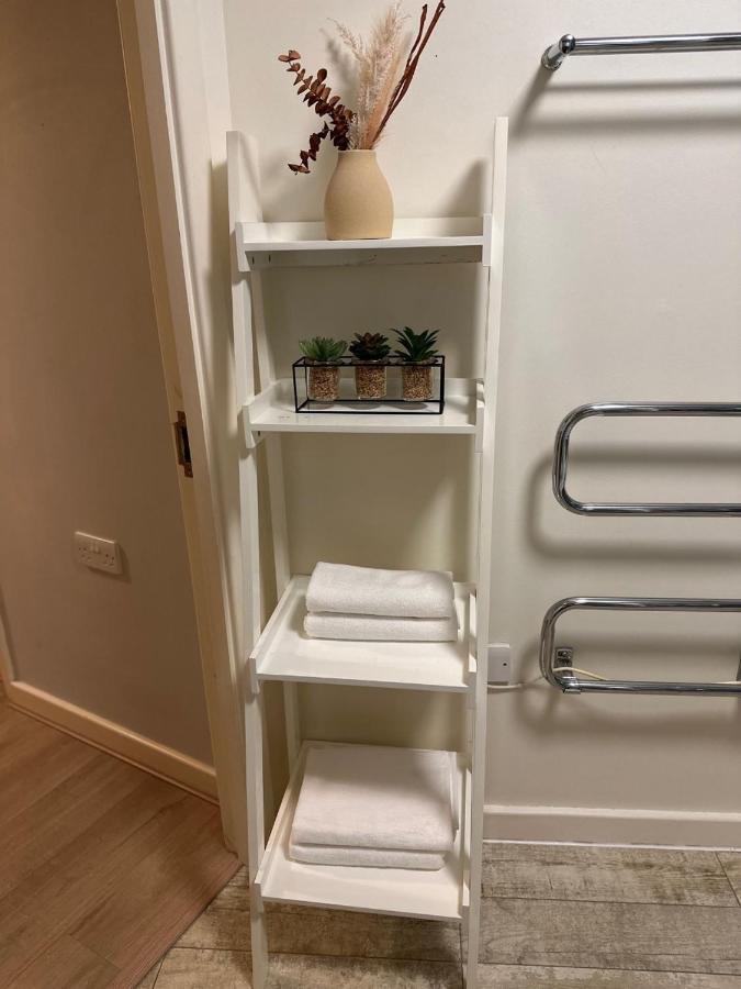 Spacious,1 Bed, Large Balcony, Parsons St London
