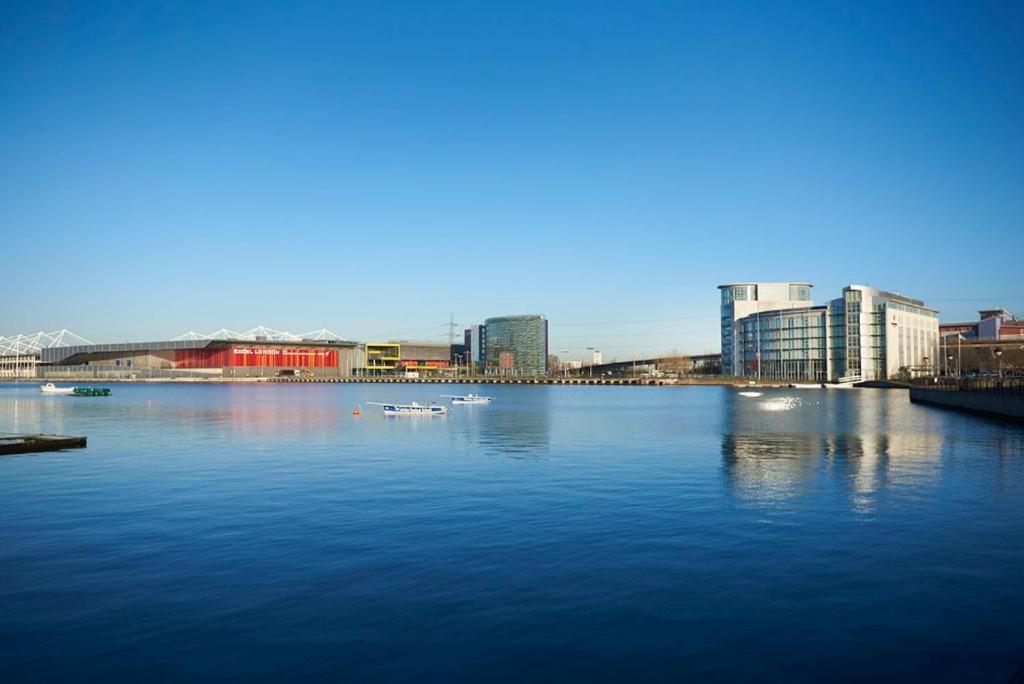Canning Town Modern 2 Bedroom Excel Centre, Canary Wharf, Airport London