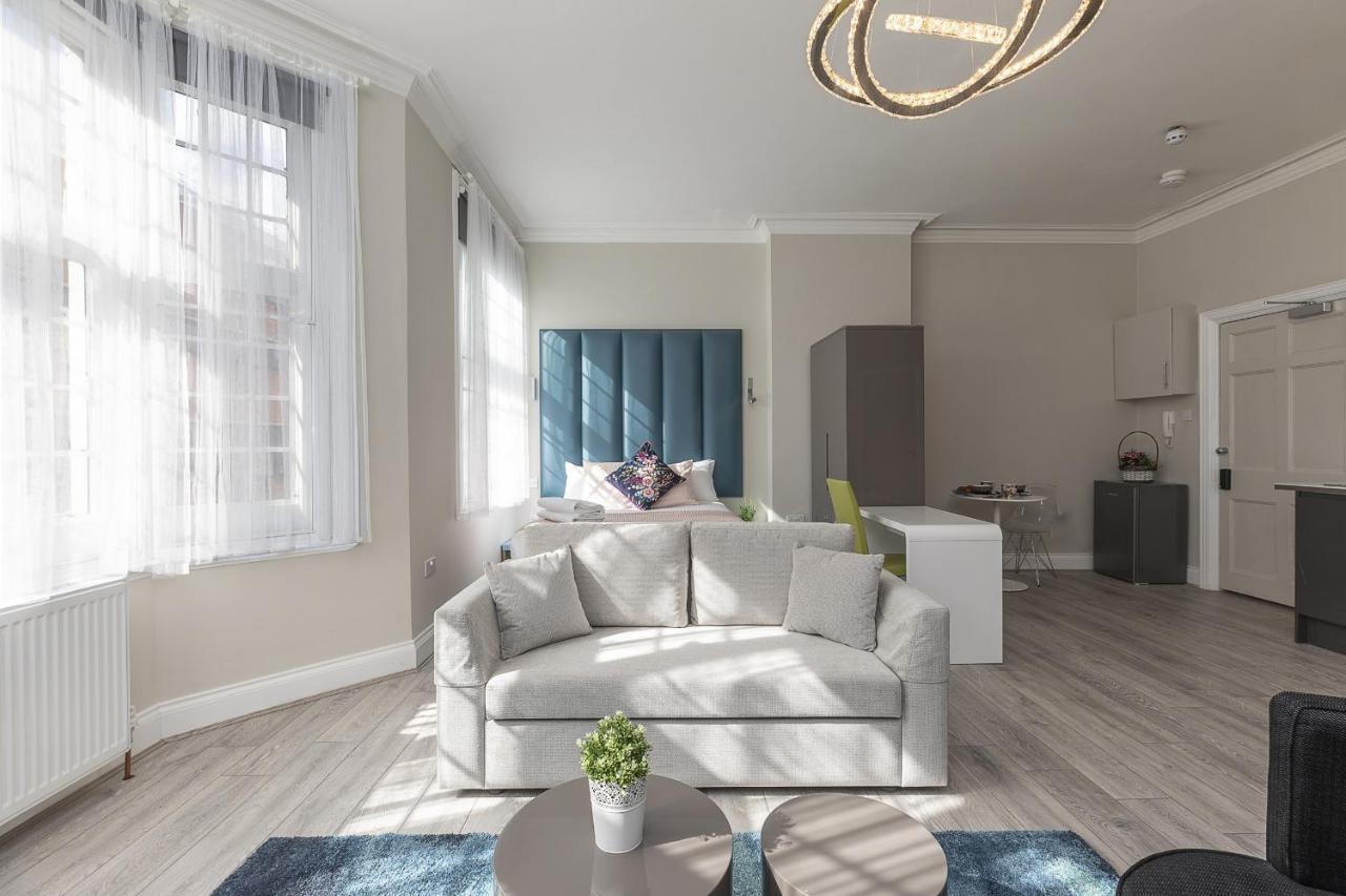 Air Conditioned High St Kensington Apartment