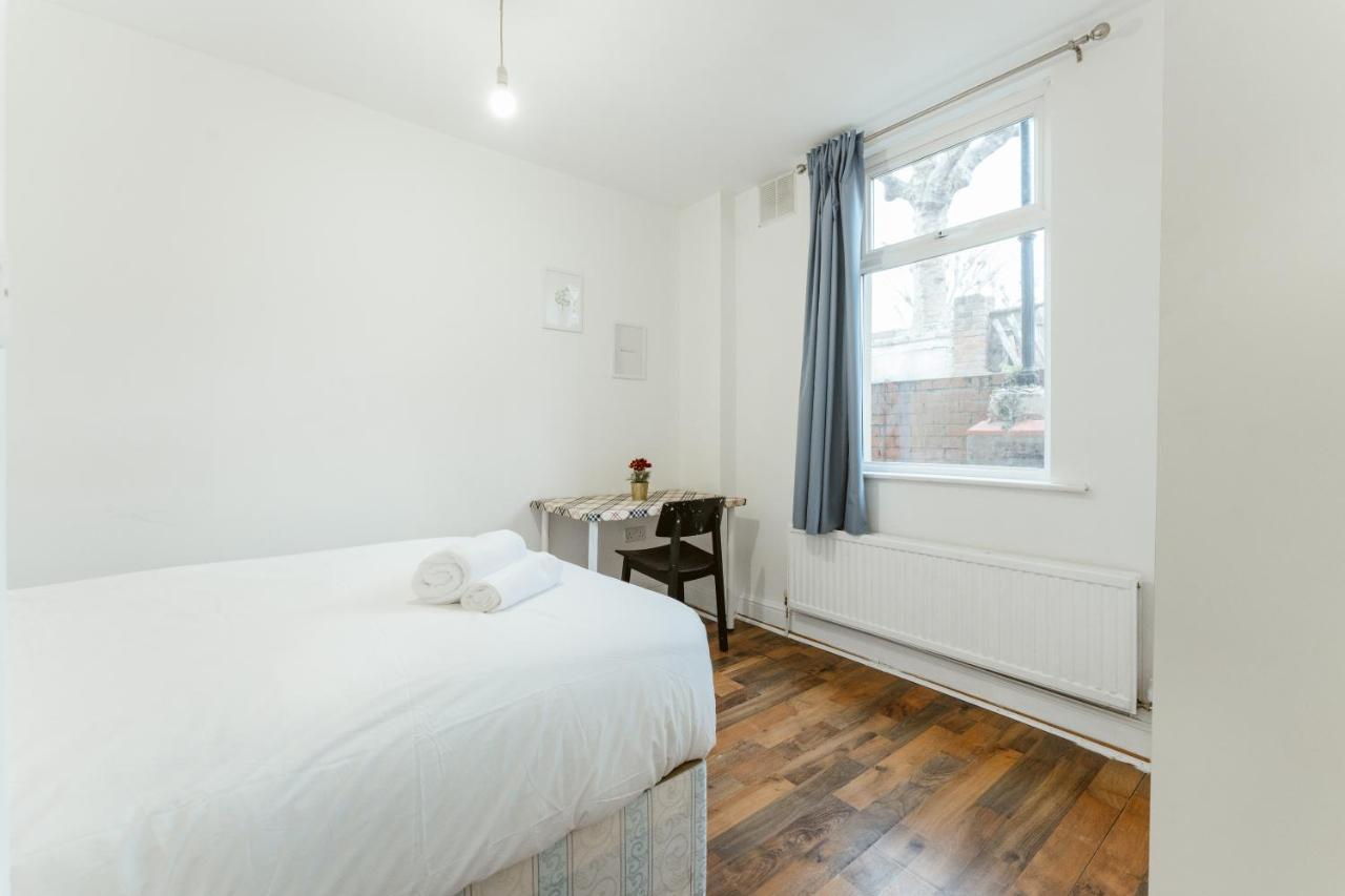 Guest house Upton Park Bedrooms 25 Min To *