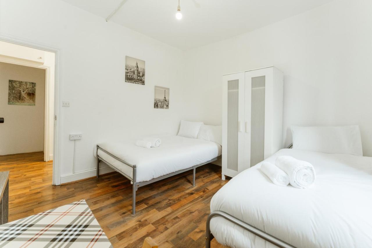 Upton Park Bedrooms 25 Min To Guest house London
