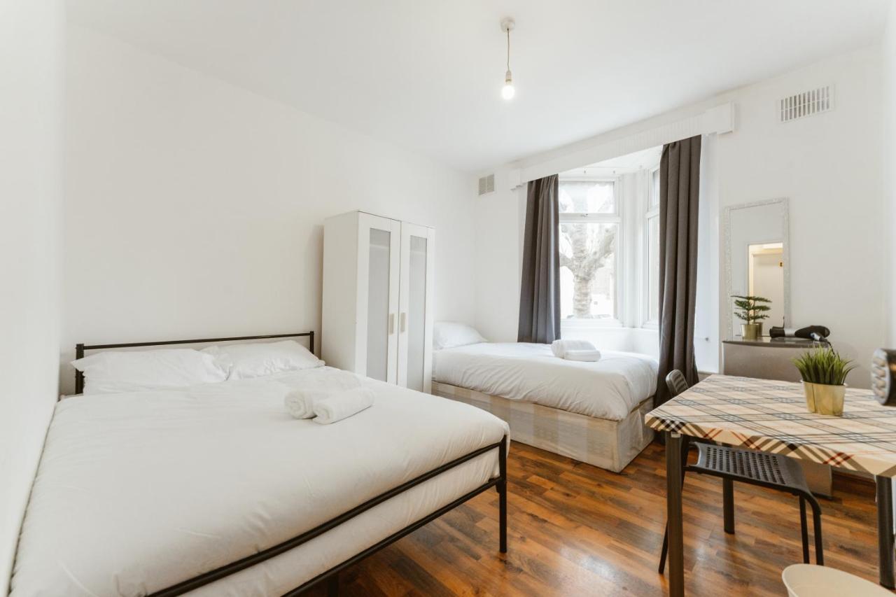 Upton Park Bedrooms 25 Min To Guest house London