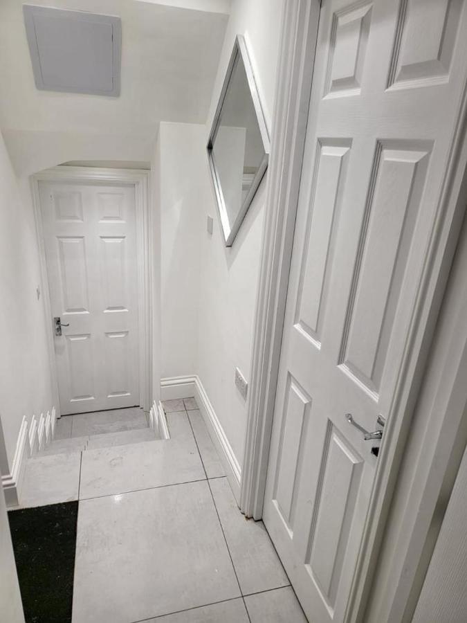 Fancy Basement Flat A Apartment London
