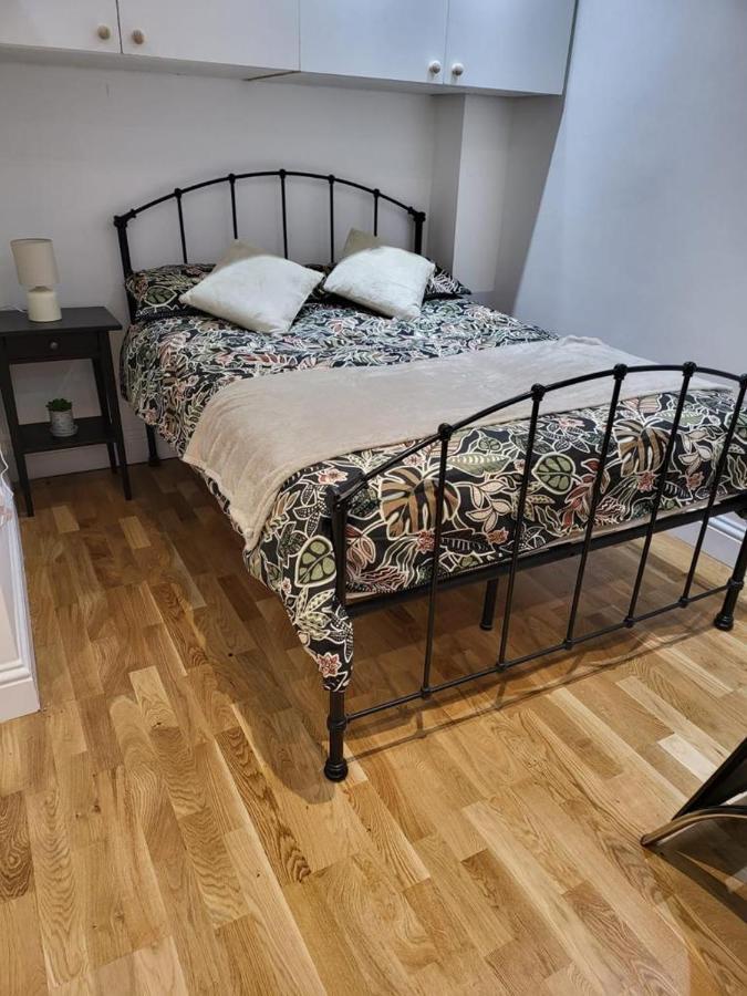 Fancy Basement Flat A Apartment
