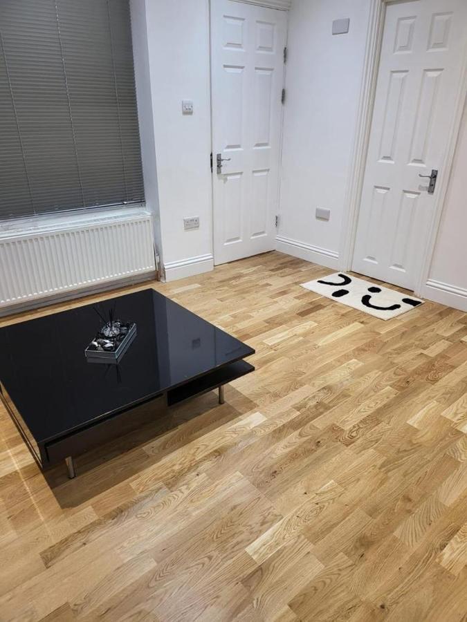 Fancy Basement Flat A Apartment
