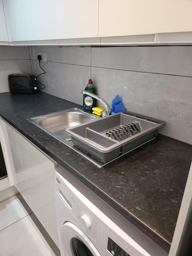 Fancy Basement Flat A Apartment London