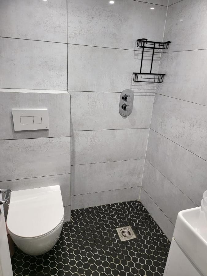 Fancy Basement Flat B * London