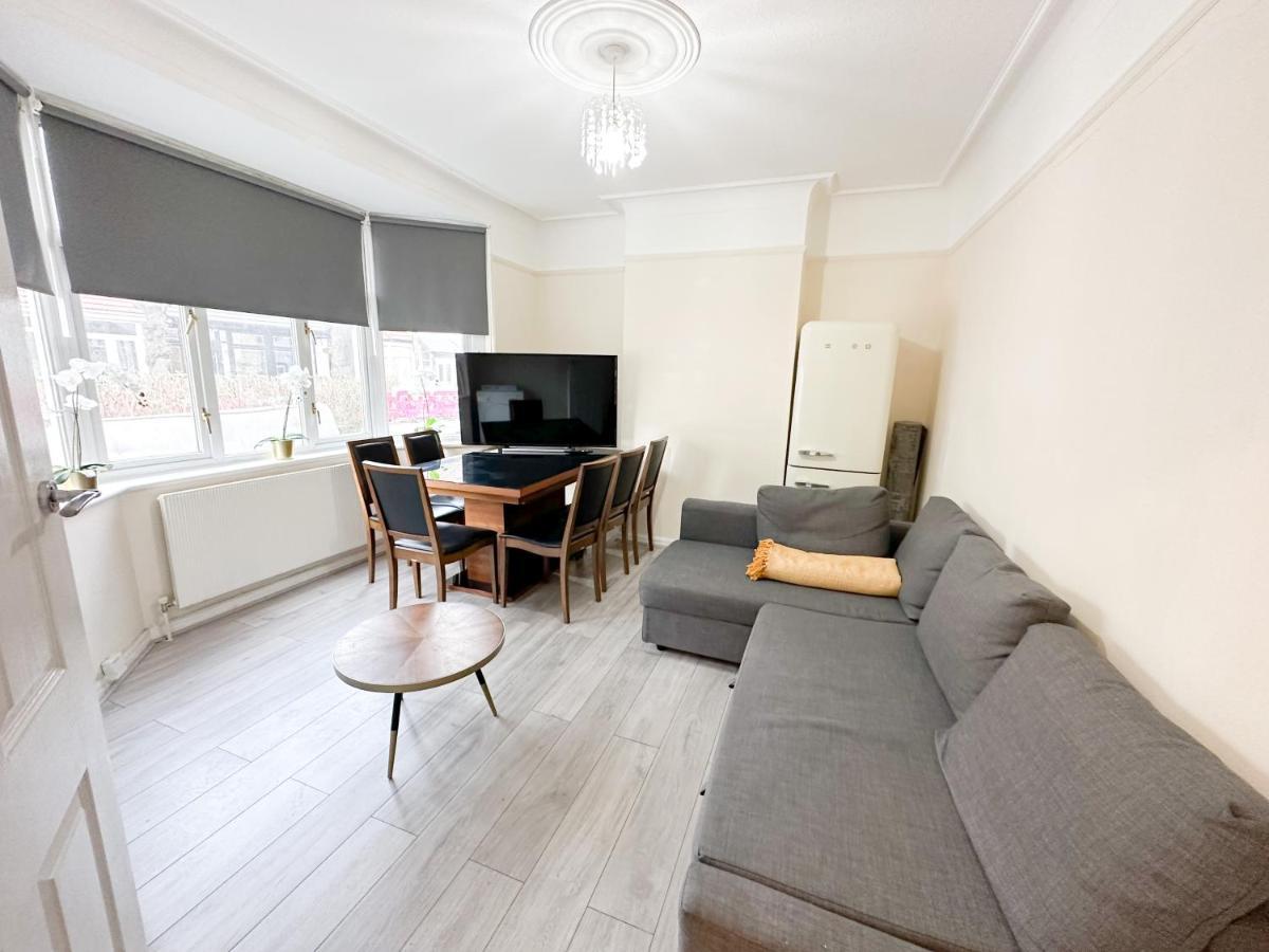 208 Clements Road Holiday home *