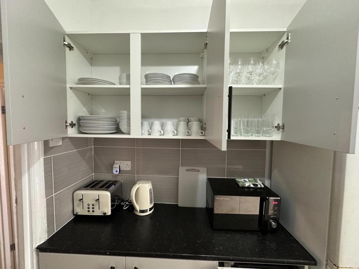 208 Clements Road Holiday home *