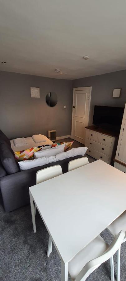 First Floor Flat Apartment London