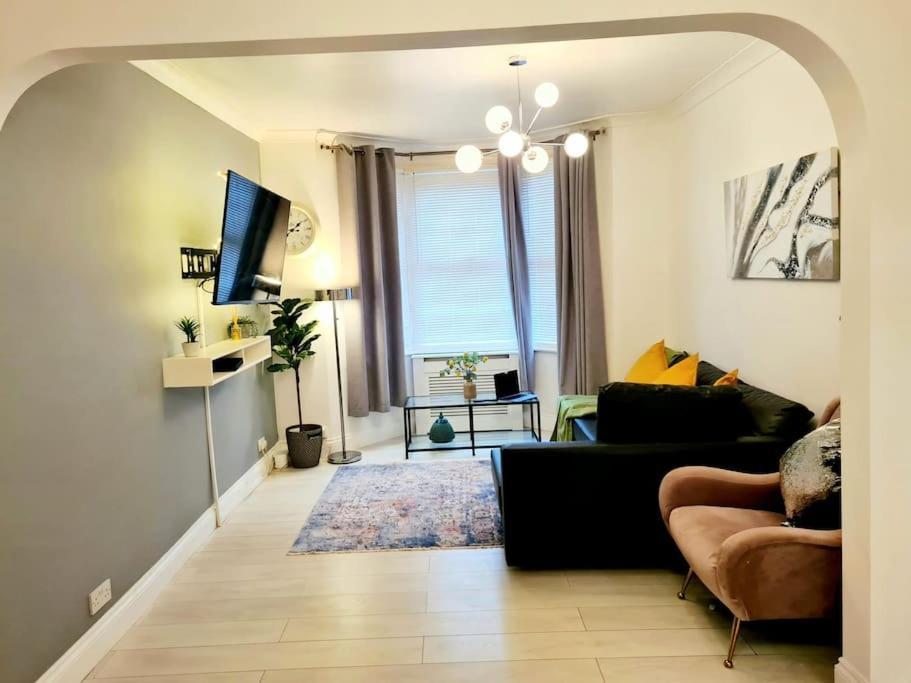Holiday home Private House With Free Parking