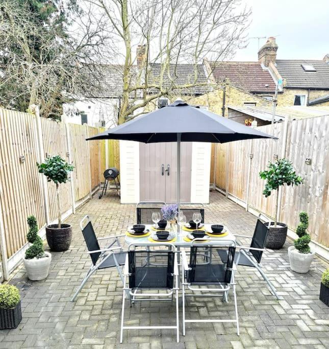 Private House With Free Parking *