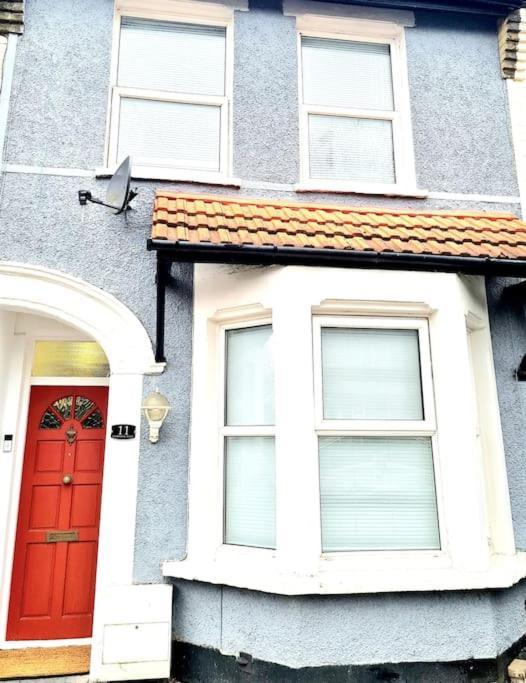 Private House With Free Parking Holiday home *