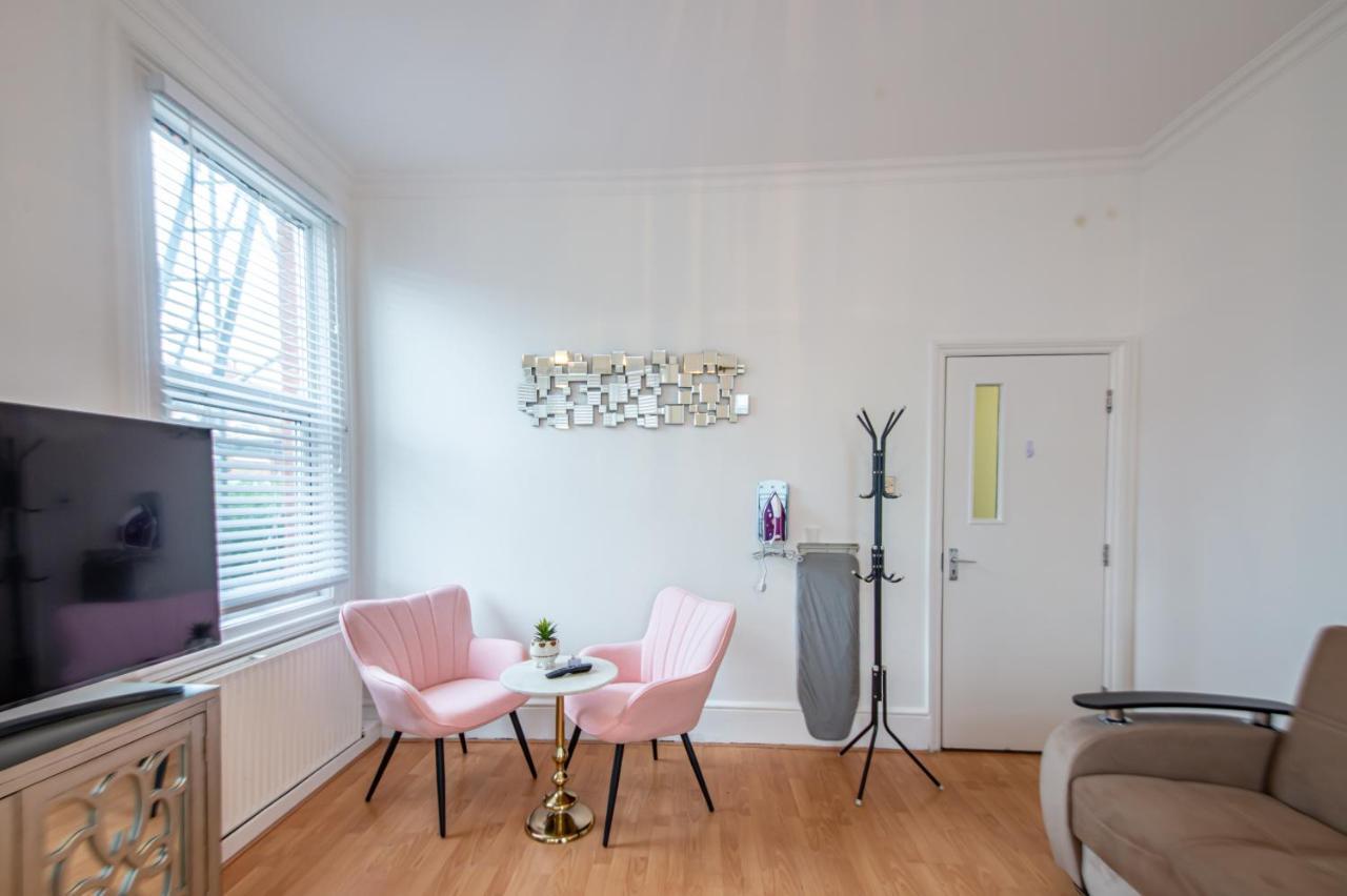 Modern Spacious 75 * London