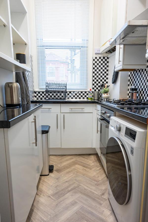 Apartment Modern Spacious 75 London