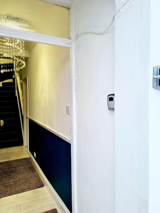 Private House With Free Parking Holiday home *