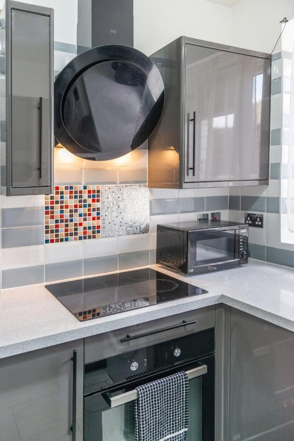 The Darlington - Stylish 1 Bedroom Apartment, 10 Minutes From The Eye London