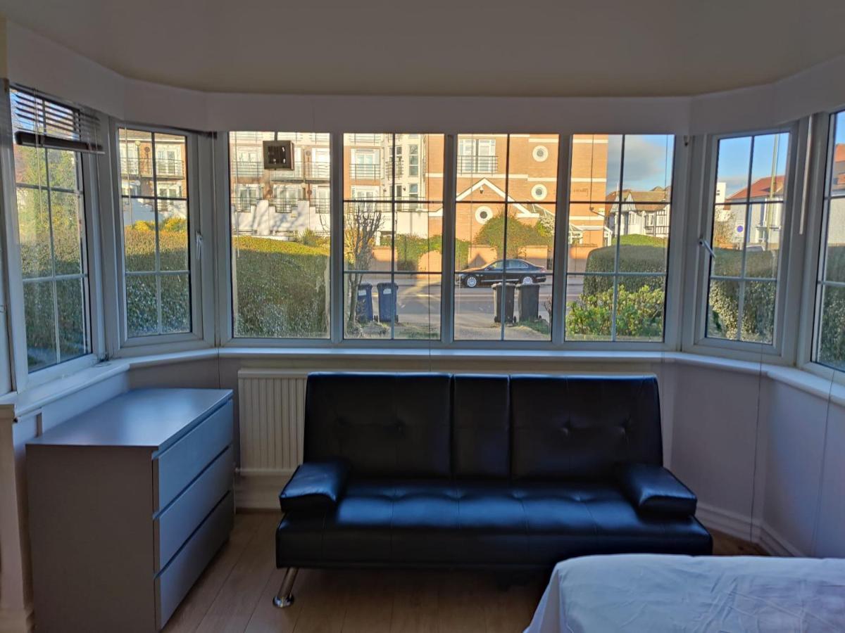 Studio On Golders Green Road Apartment *