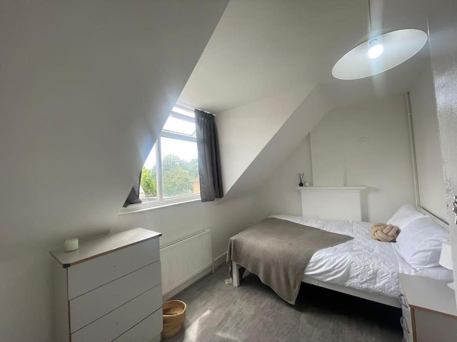 Bright 2 Bedroom Flat On Tower Bridge Apartment *